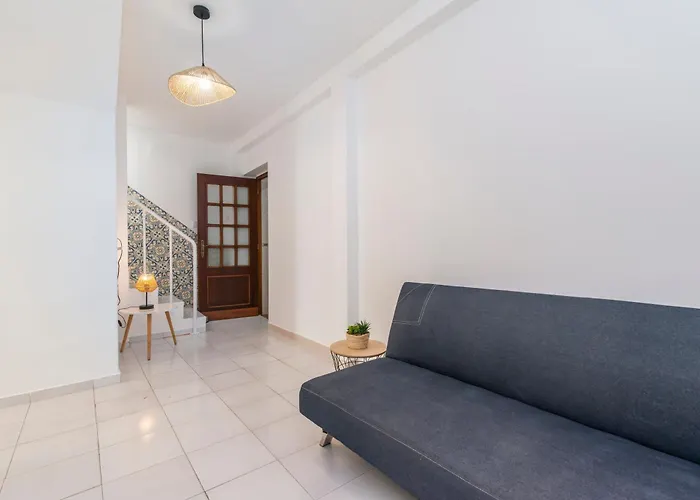 Casa Garde - 5 Mins City Center - Private Balcony - Wi-Fi