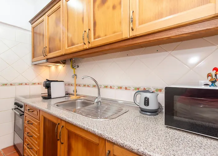Casa Garde - 5 Mins City Center - Private Balcony - Wi-Fi