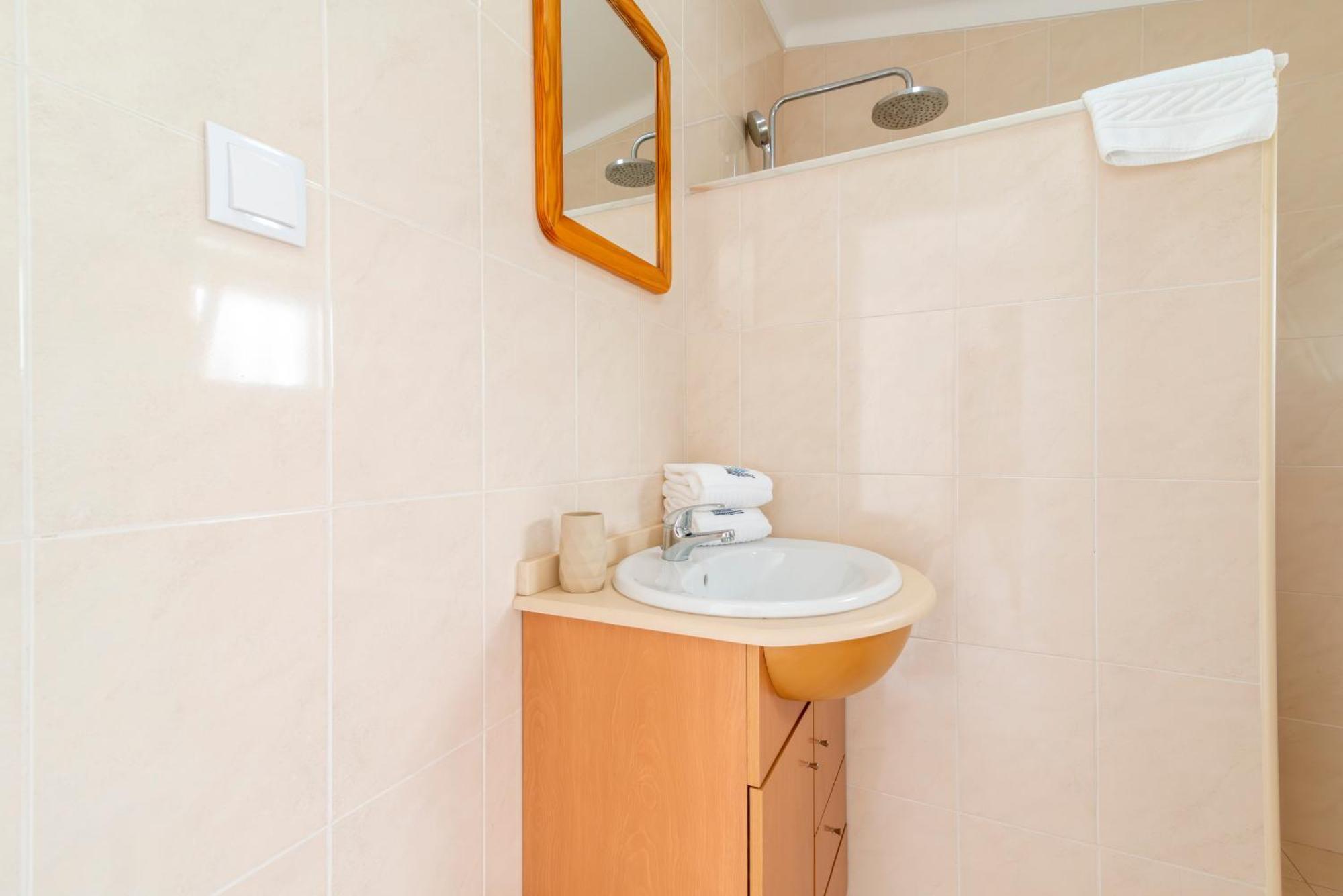 Casa Garde - 5 Mins Center - Private Balcony - Wi-fi Holiday home Tavira
