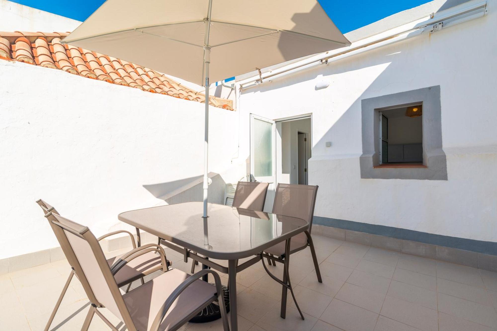 Casa Garde - 5 Mins Center - Private Balcony - Wi-fi Holiday home